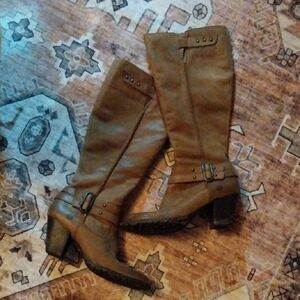 Tan Heeled Boots with Buckle Detail